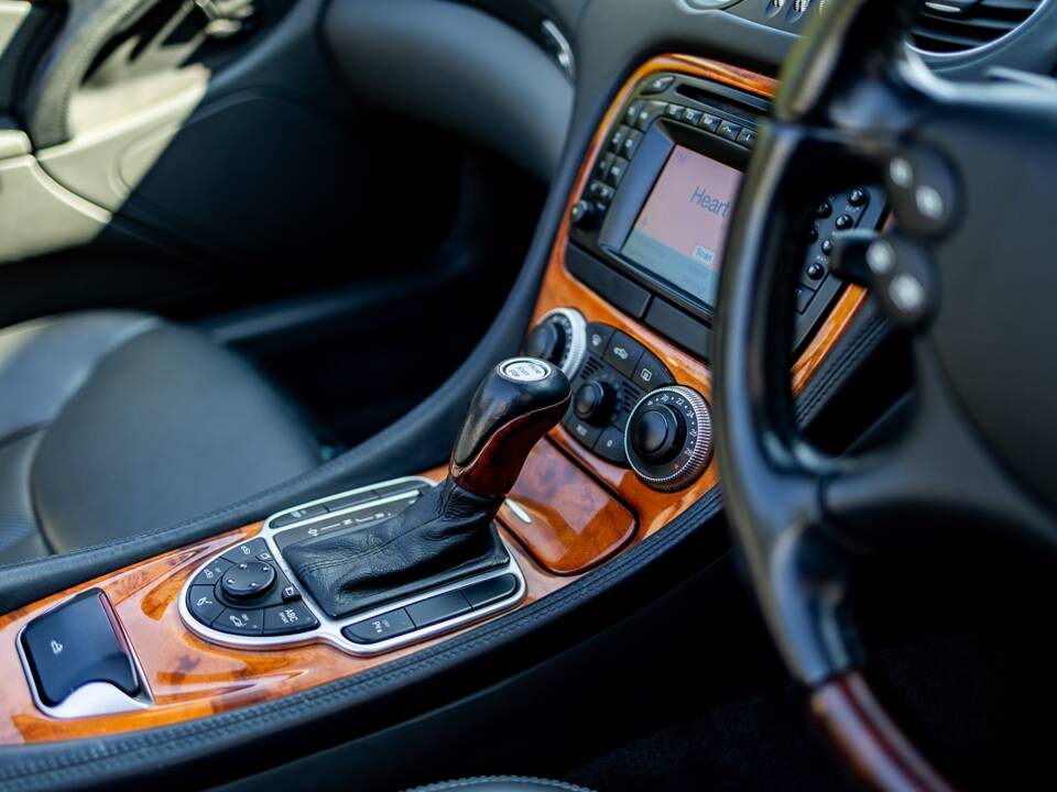 Image 47/50 de Mercedes-Benz SL 500 (2003)