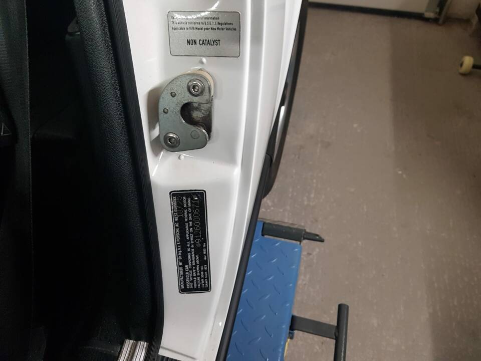 Image 14/17 of Porsche 912 E (1976)