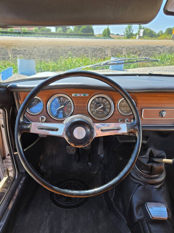 Image 33/84 of Alfa Romeo Giulia GT 1300 Junior (1968)
