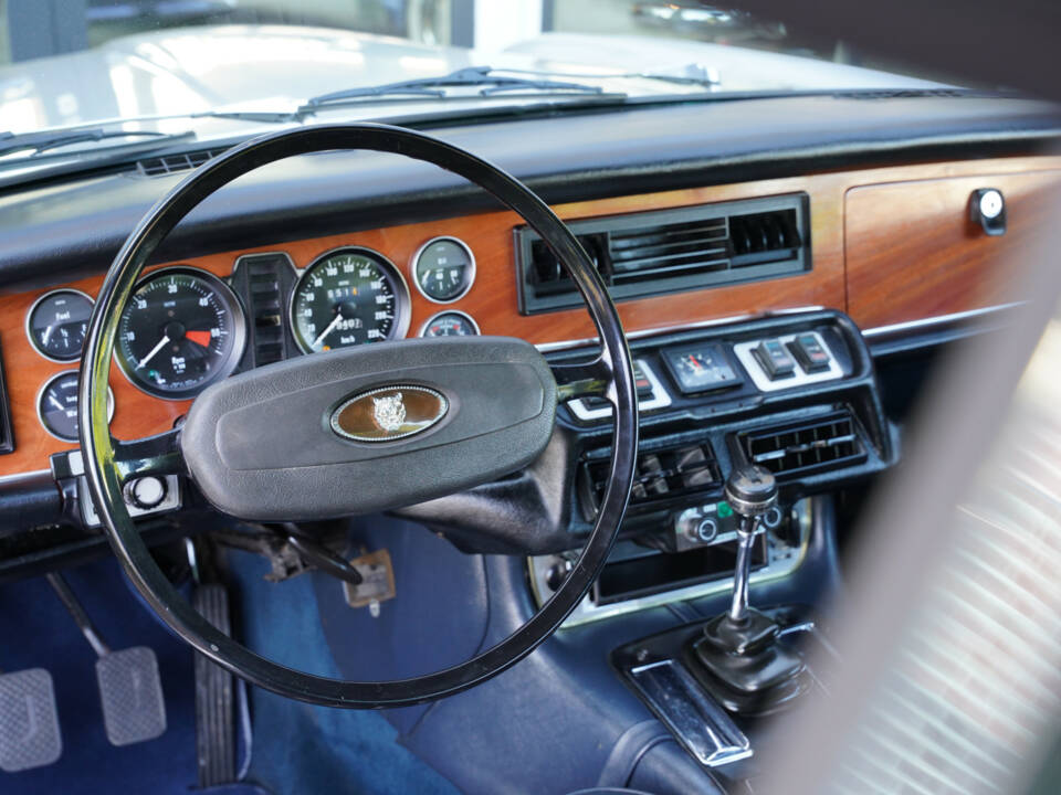 Bild 41/50 von Jaguar XJ 6 C 4.2 (1975)