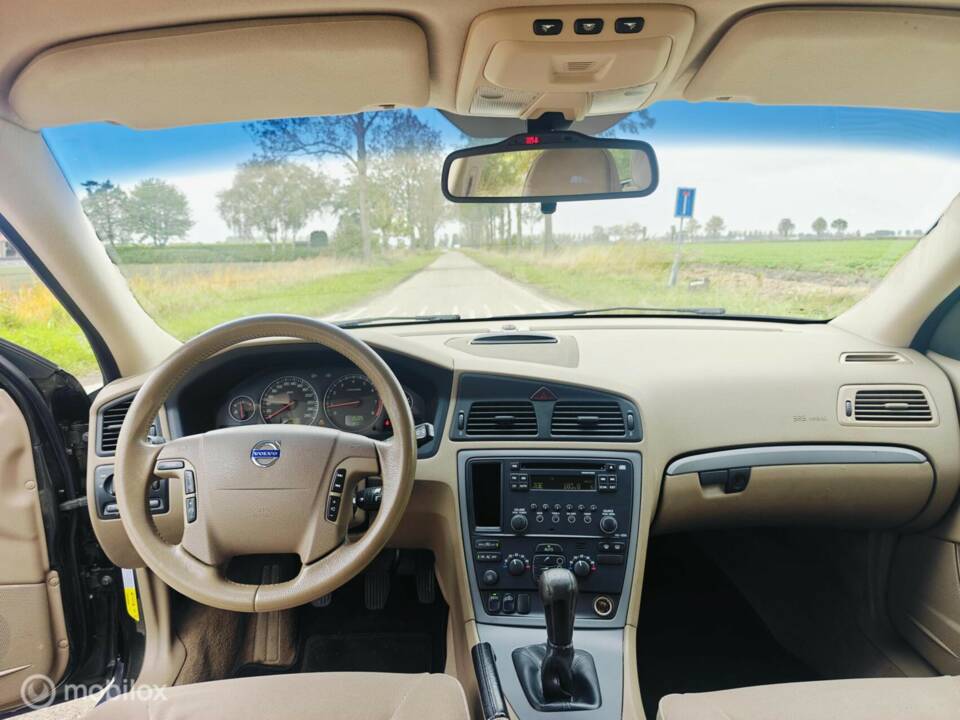 Imagen 16/40 de Volvo V 70 2.4 (2005)