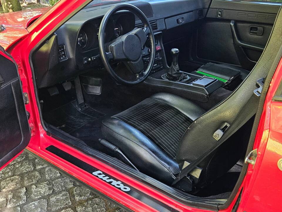 Image 14/31 of Porsche 924 Turbo (1981)