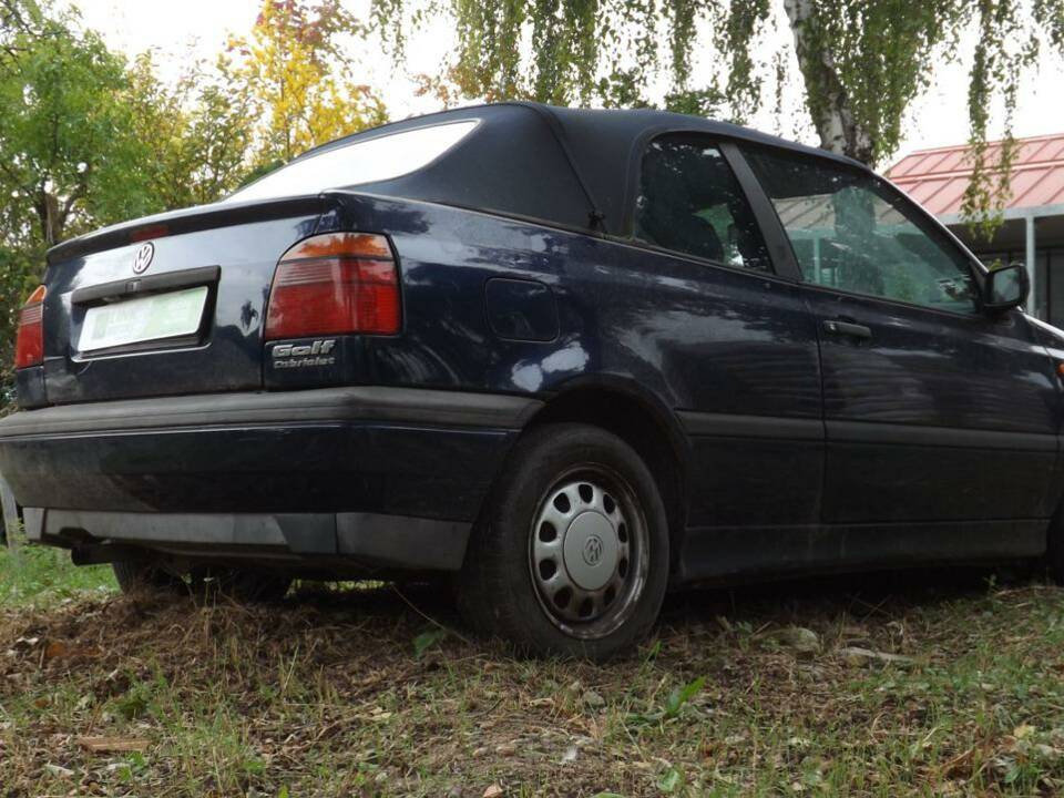 Image 33/50 of Volkswagen Golf III Cabrio 1.6 (1996)