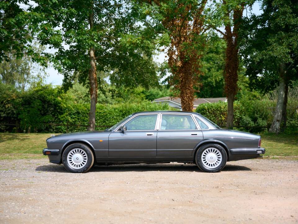 Afbeelding 30/50 van Jaguar XJ12 6.0 (1994)