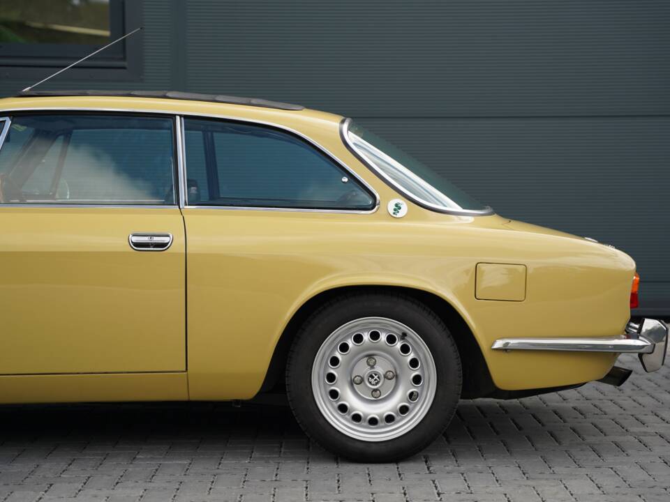 Bild 10/50 von Alfa Romeo 2000 GT Veloce (1975)