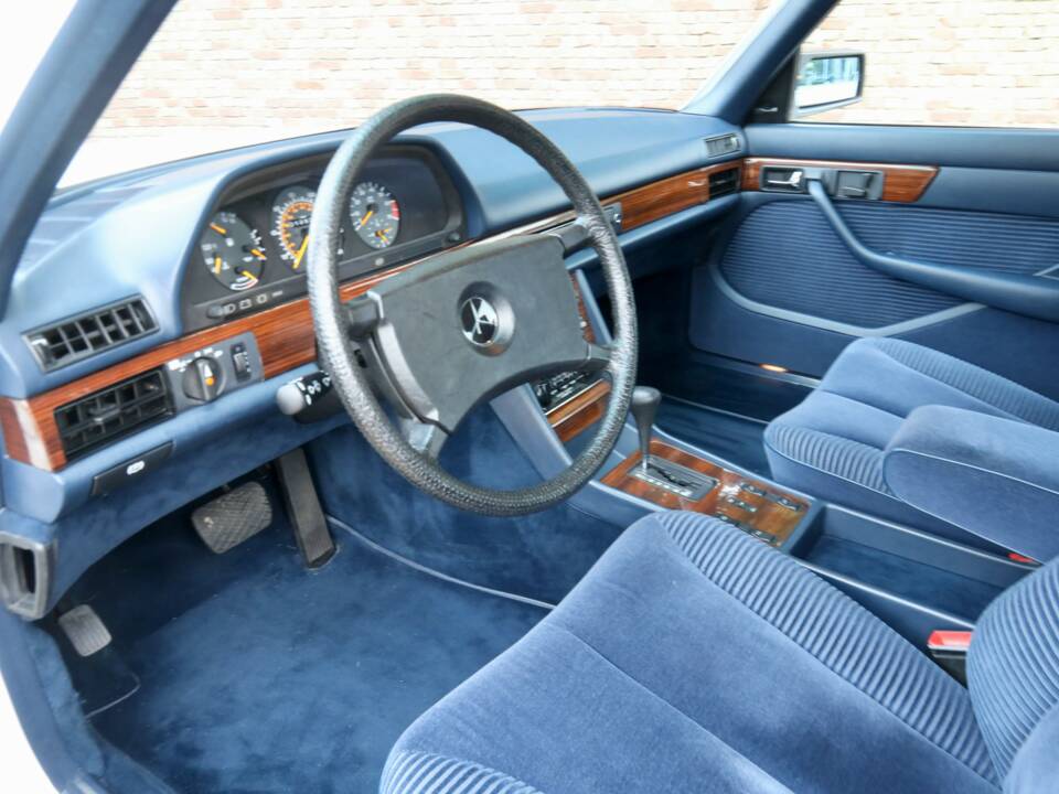 Bild 14/50 von Mercedes-Benz 380 SEL (1983)