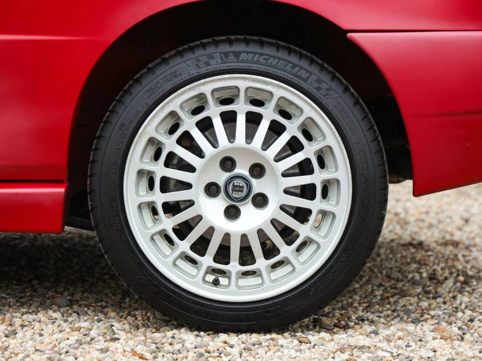 Bild 19/50 von Lancia Delta HF Integrale Evoluzione II (1994)
