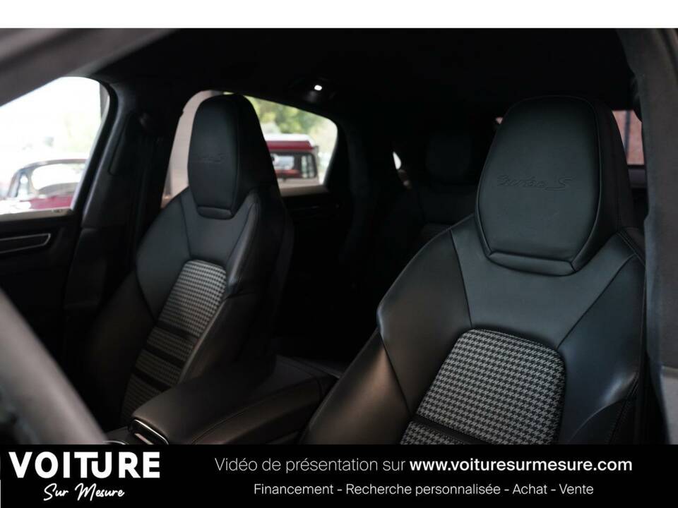 Image 16/25 of Porsche Cayenne Turbo GT (2019)