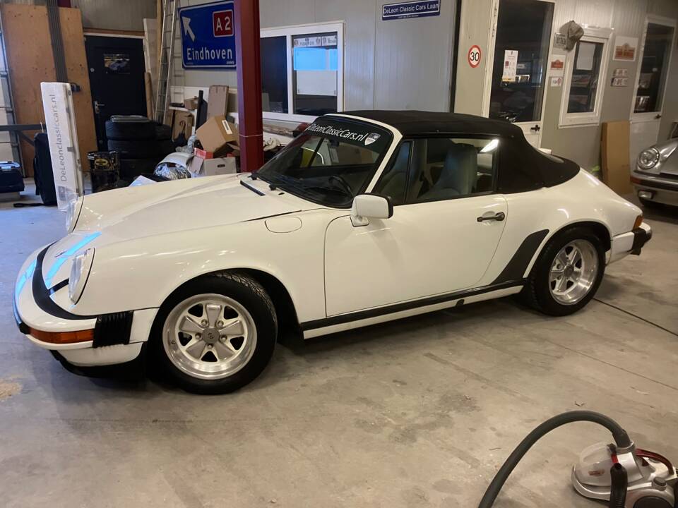 Image 2/4 of Porsche 911 Carrera 3.2 (1987)