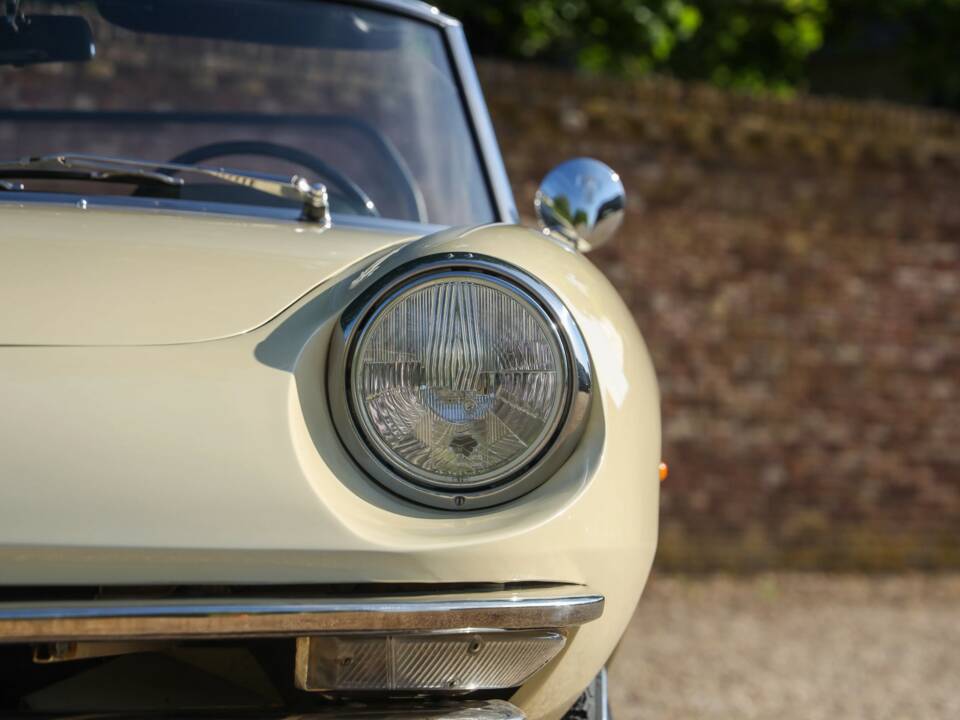 Image 33/50 of Alfa Romeo 1600 Duetto (1967)
