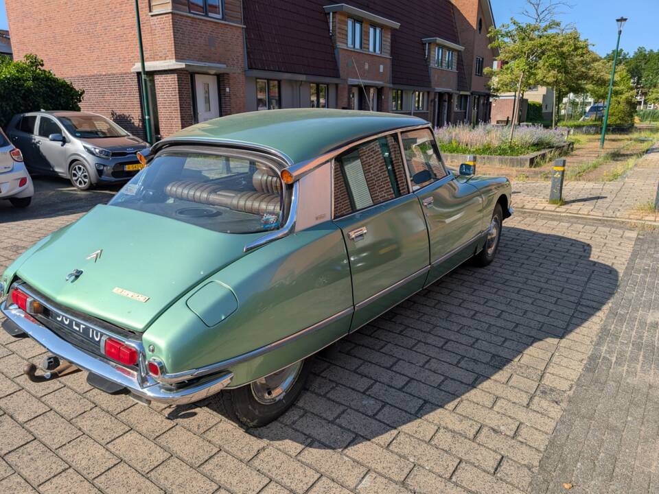 Image 17/25 of Citroën DS 23 Pallas (1975)