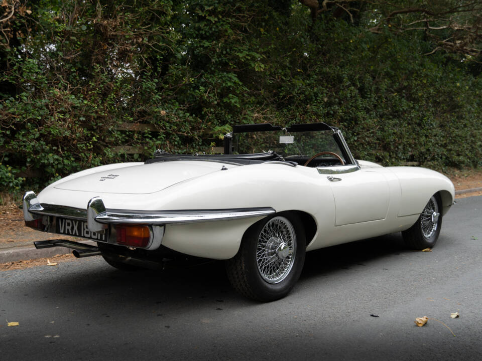 Image 6/17 de Jaguar E-Type (1969)