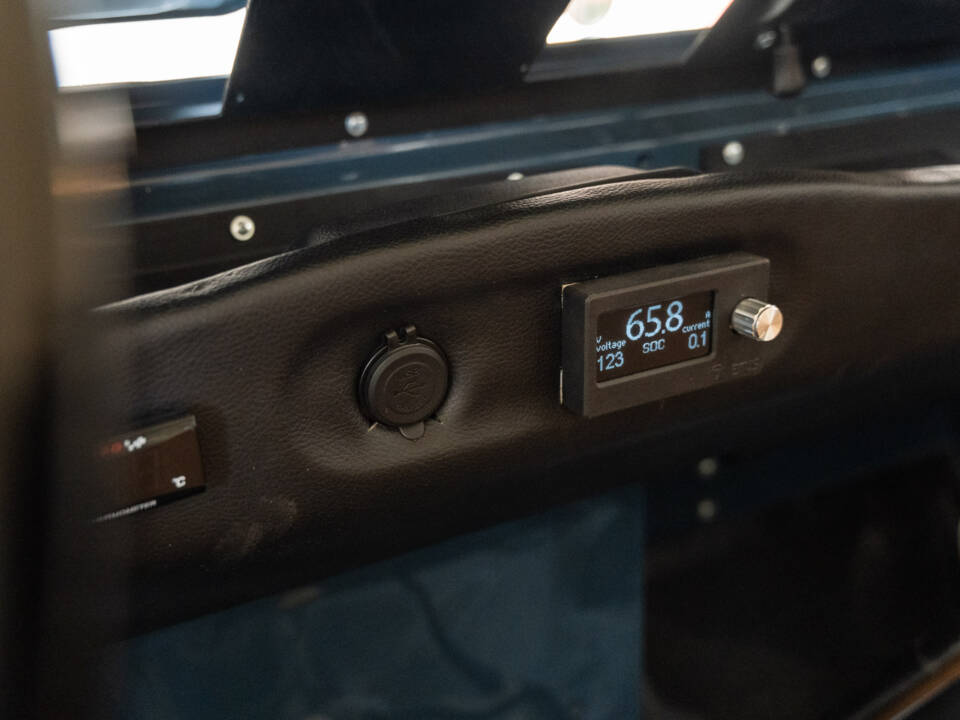 Image 14/31 of Land Rover 109 (1980)