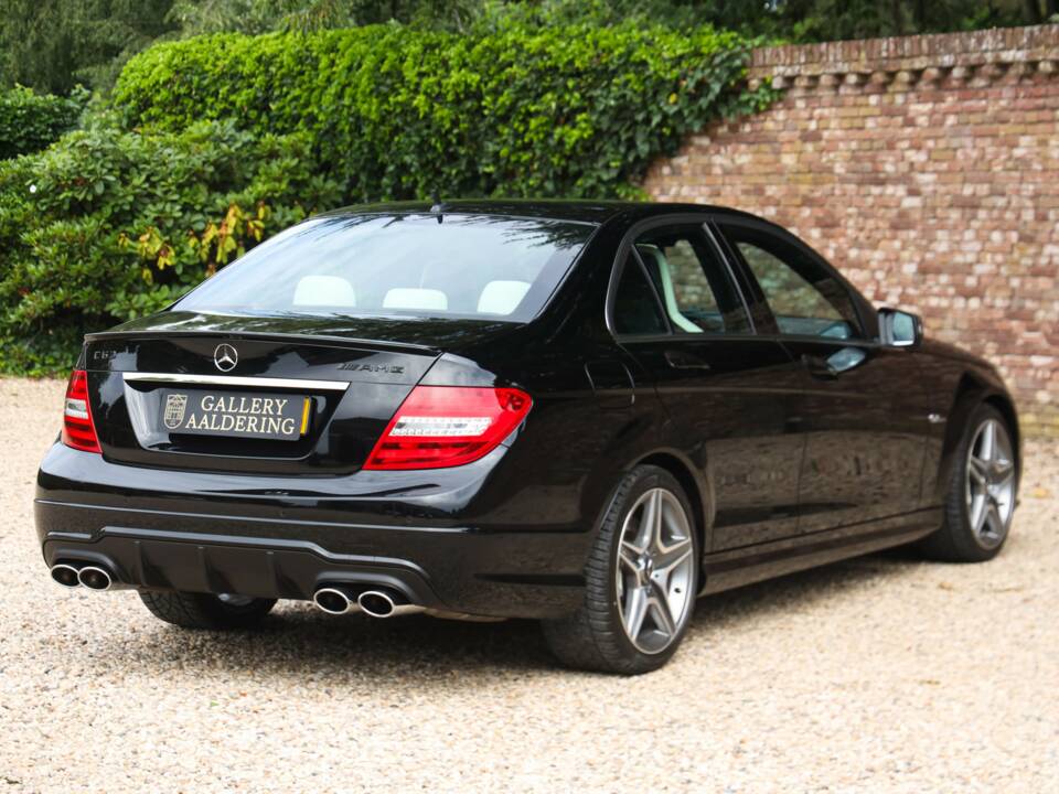 Image 41/50 of Mercedes-Benz C 63 AMG (2012)