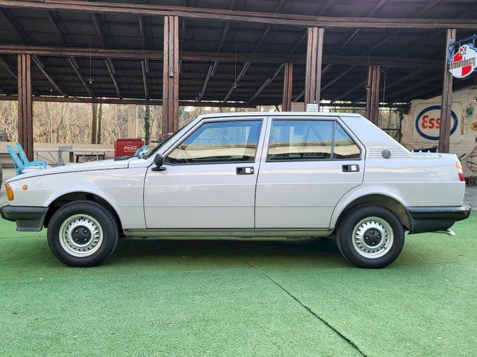 Image 2/51 of Alfa Romeo Giulietta 1.3 (1979)