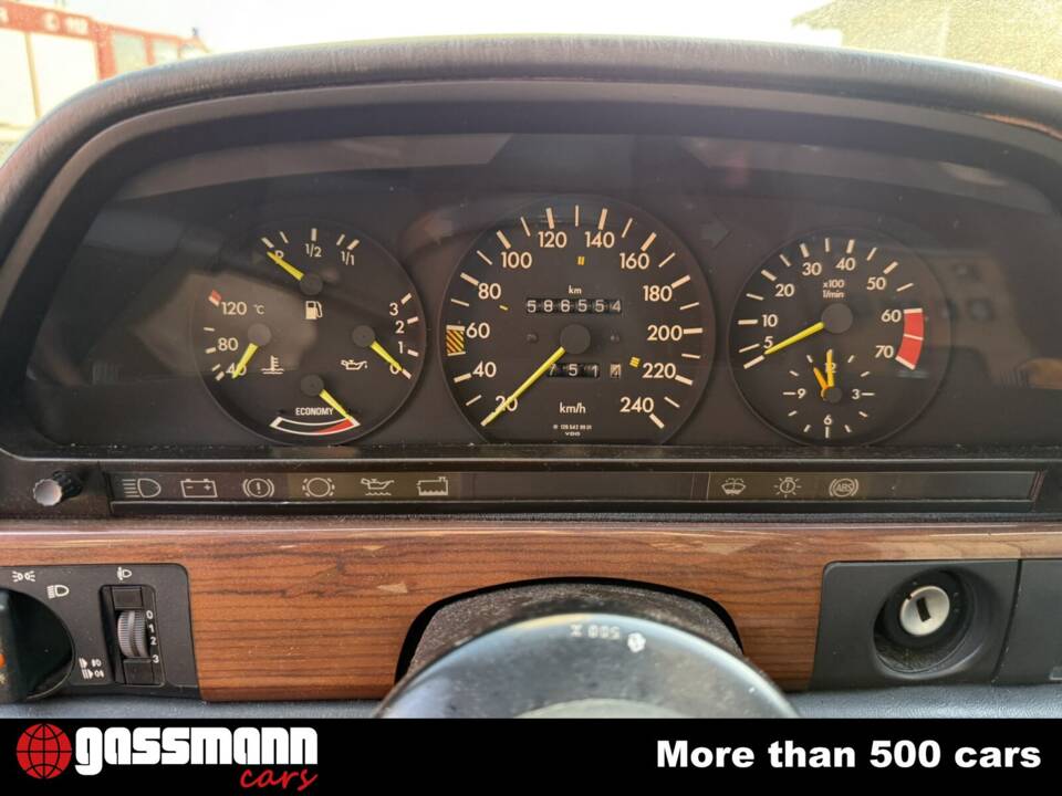 Afbeelding 11/15 van Mercedes-Benz 500 SE (1990)