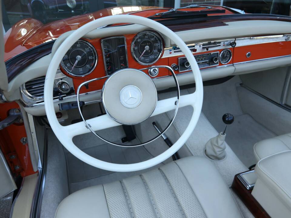 Image 36/50 of Mercedes-Benz 230 SL (1964)