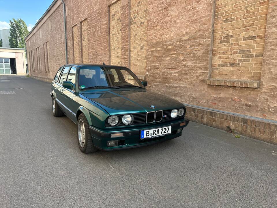 Image 2/23 of BMW 325i Touring (1993)