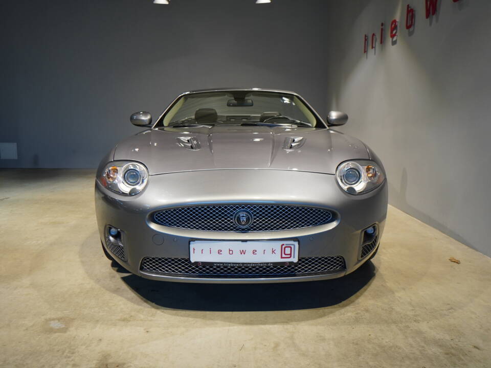 Image 16/24 of Jaguar XKR (2007)