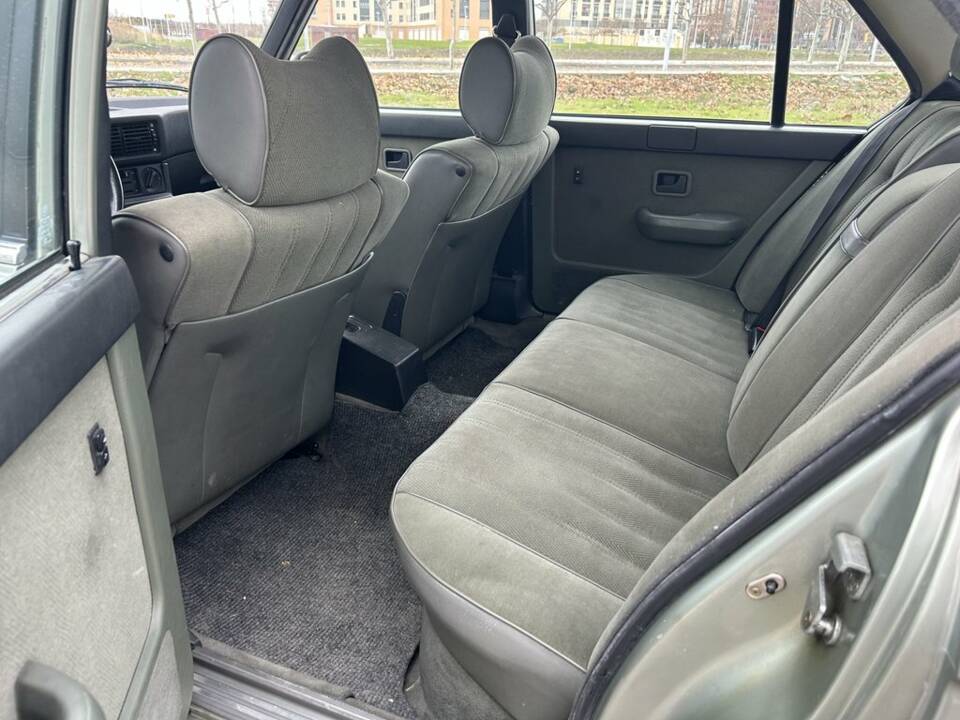 Image 8/8 of BMW 525i (1983)