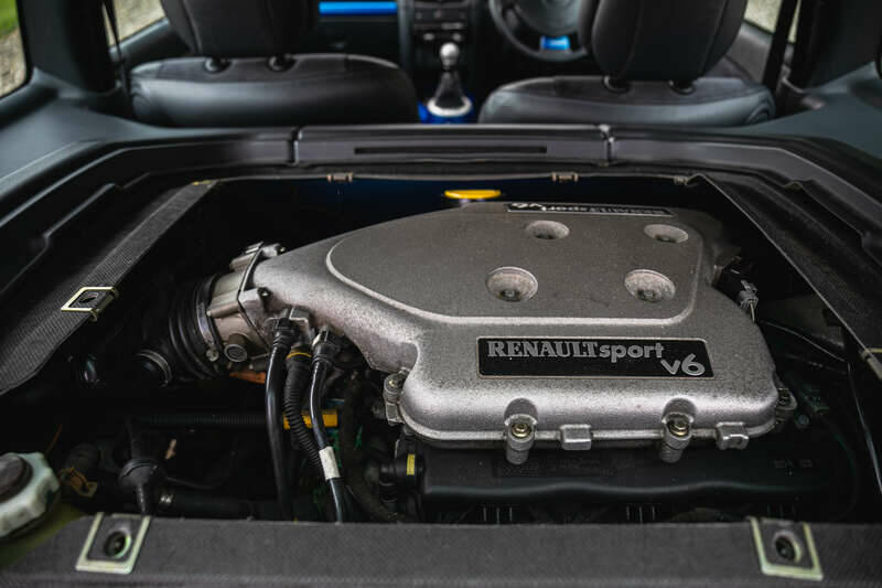 Bild 3/4 von Renault Clio II V6 (2003)