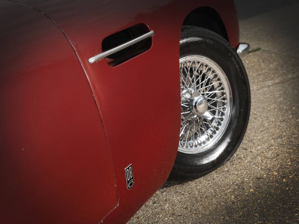 Image 22/23 of Aston Martin DB 6 (1966)