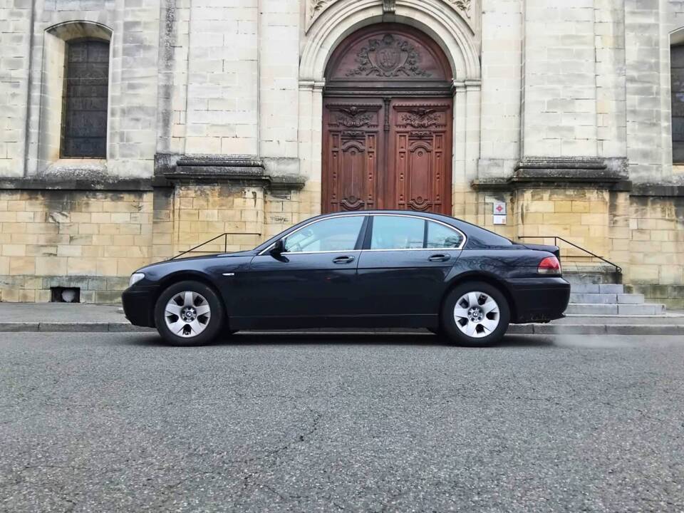 Bild 4/8 von BMW 735i (2002)