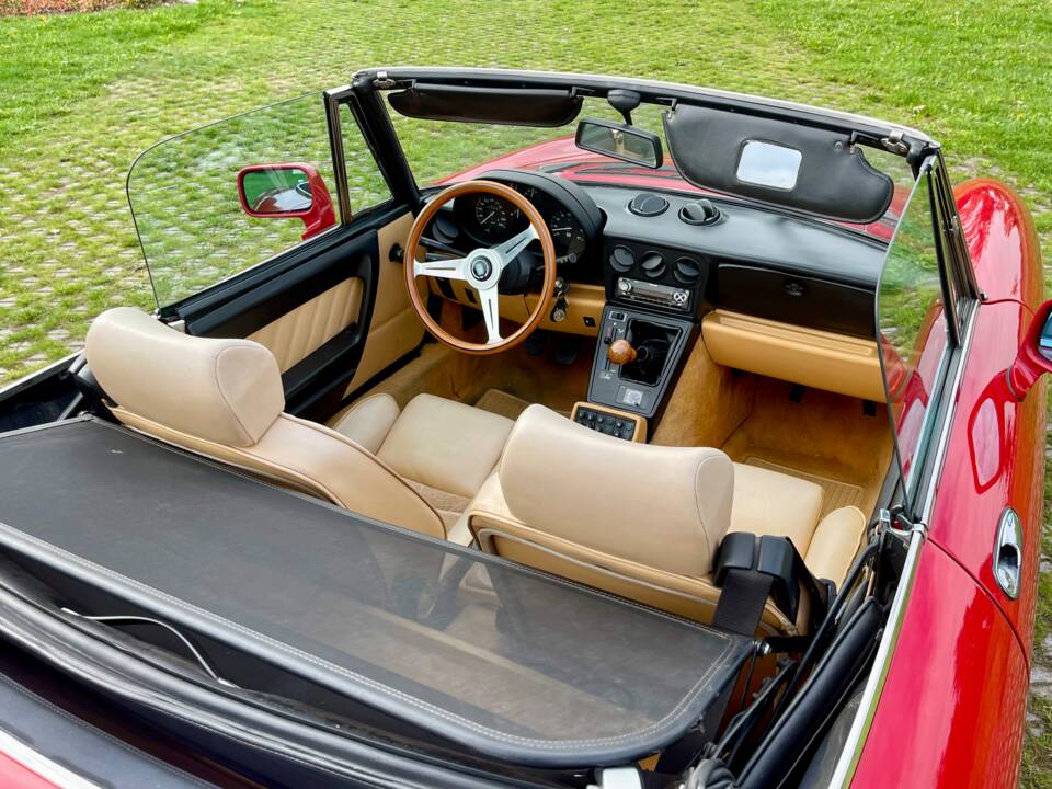 Bild 17/23 von Alfa Romeo 2.0 Spider (1991)