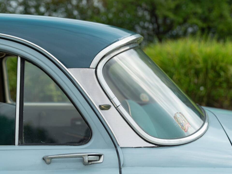Image 25/50 of SIMCA Aronde P 60 Monthléry Spéciale (1960)