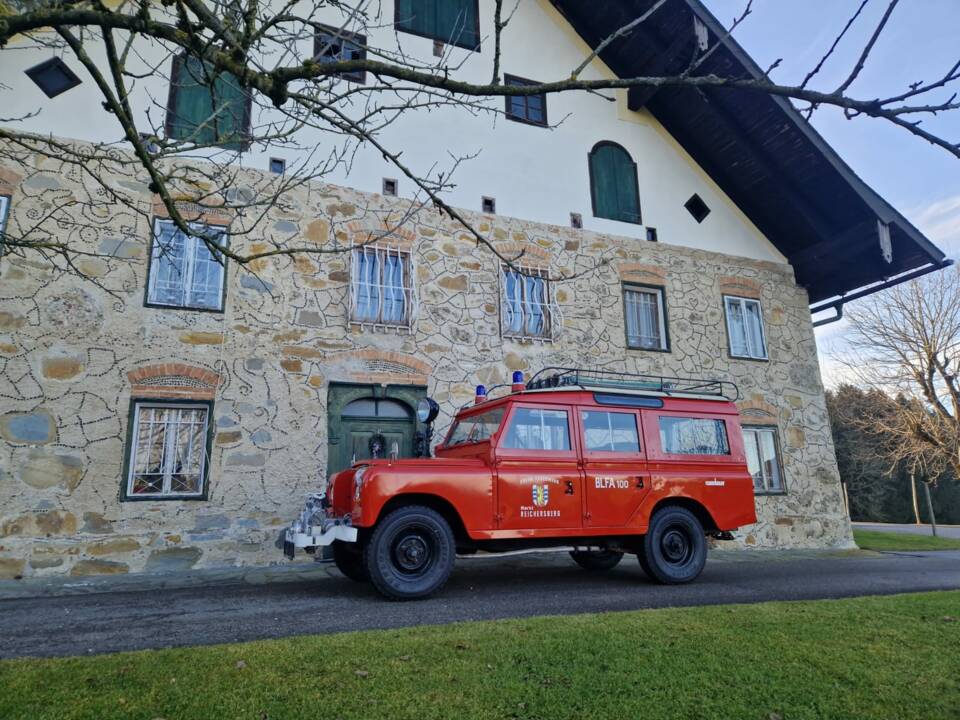 Image 3/54 of Land Rover 109 (1970)