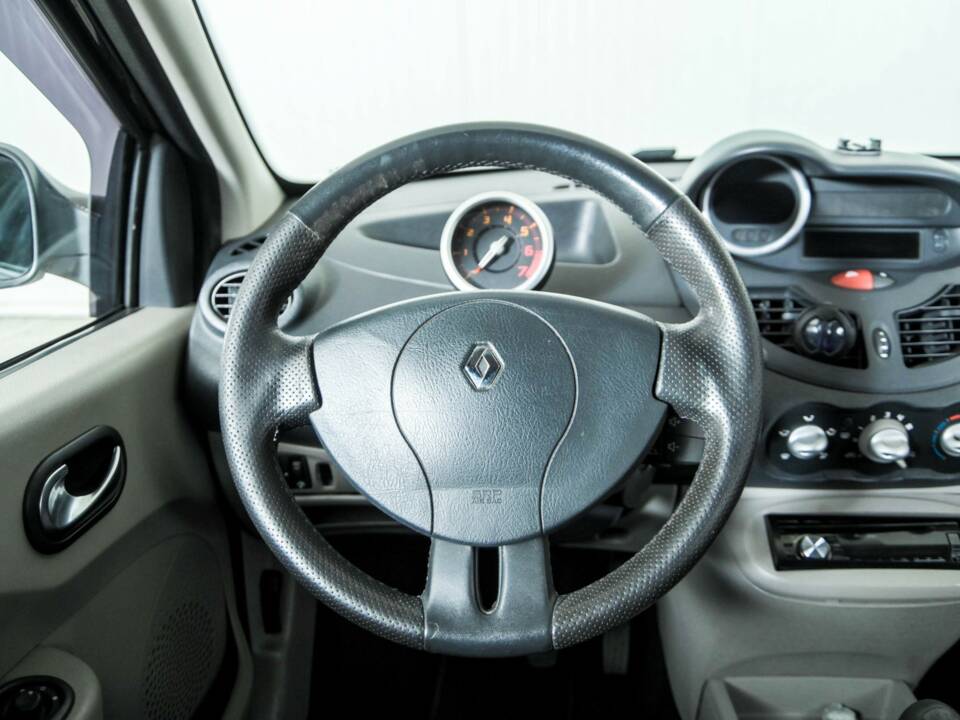Bild 8/41 von Renault Twingo 1.2 16V (2008)
