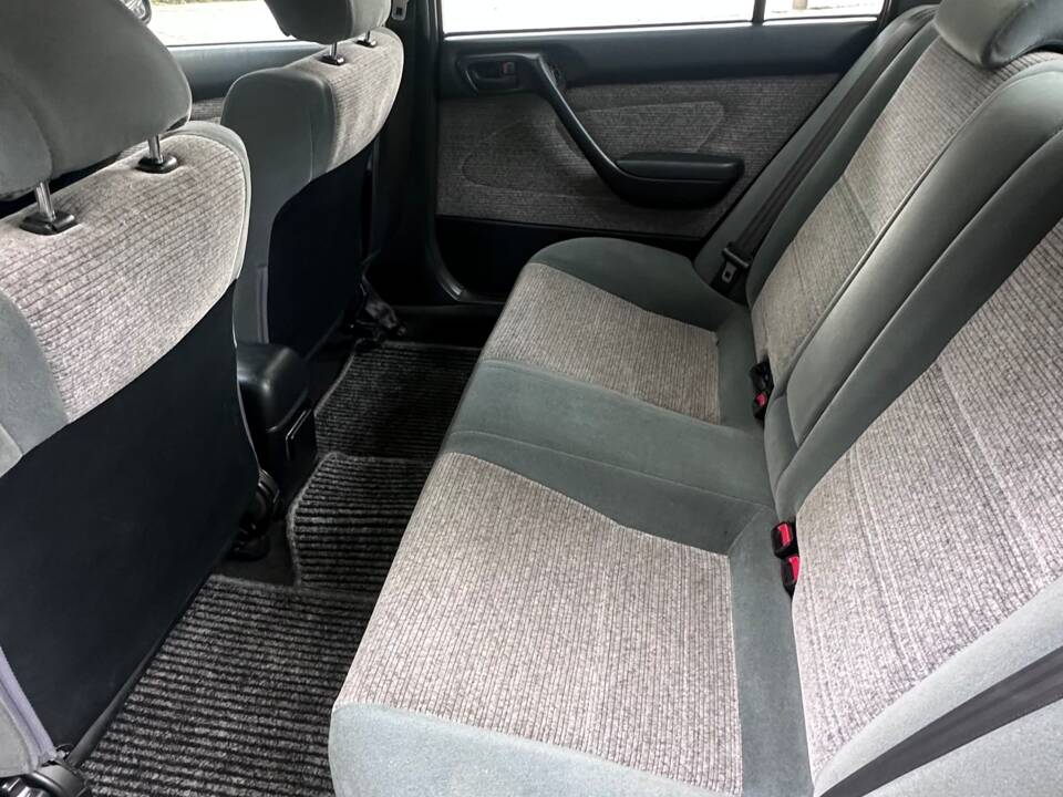 Bild 18/26 von Toyota Carina (1993)