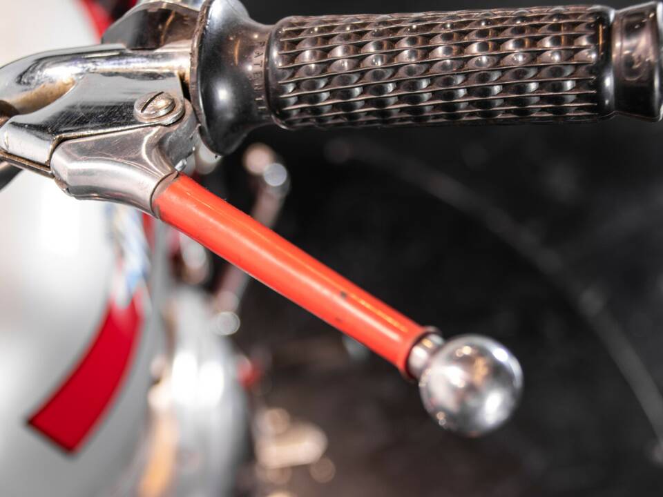 Image 27/34 of MV Agusta 250 Bicilindrica (1970)