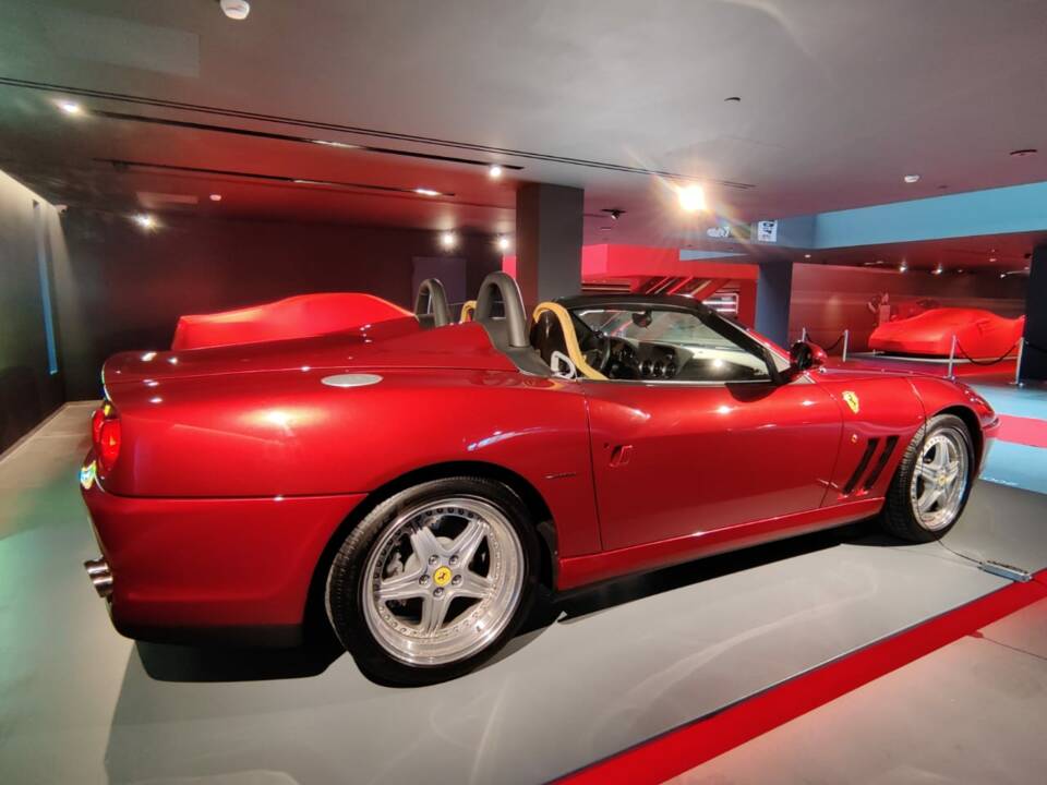 Imagen 3/9 de Ferrari 550 Barchetta (2001)