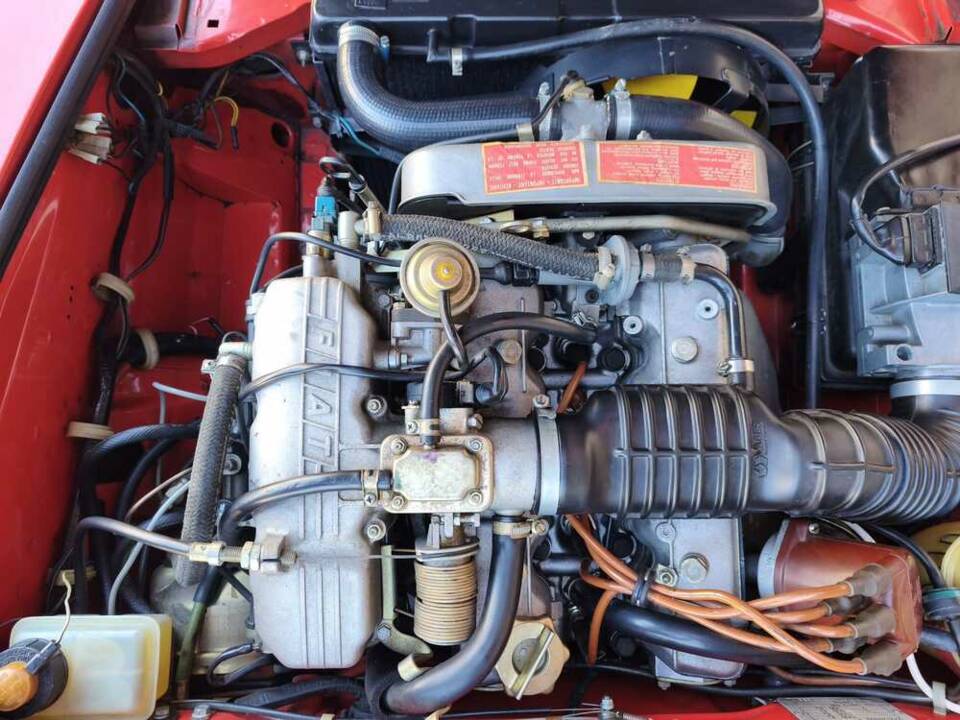 Image 16/24 de FIAT 124 Spider DS (1986)