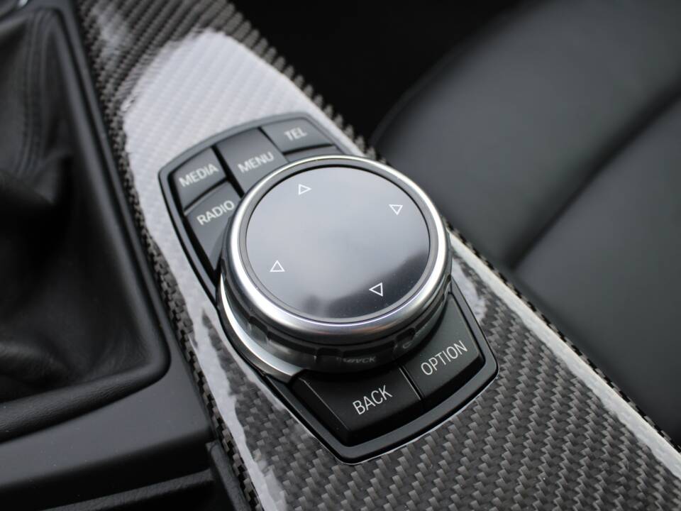 Image 54/98 of BMW M4 (2014)