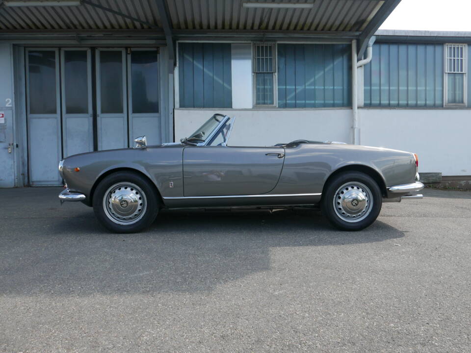 Imagen 3/68 de Alfa Romeo Giulia 1600 Spider (1964)