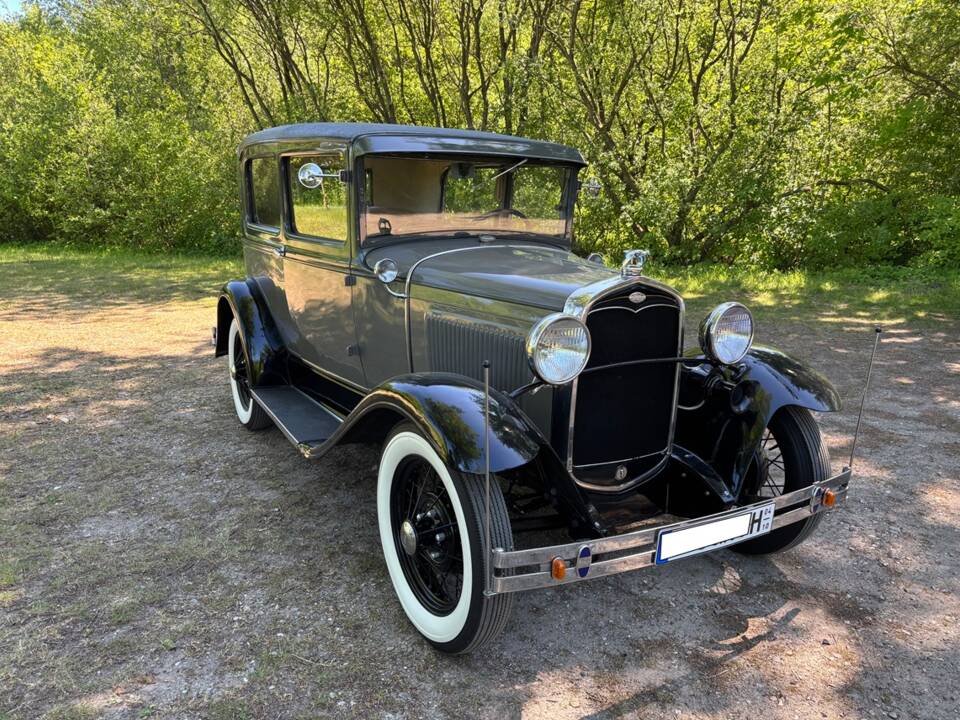 Image 1/28 of Ford Model A Tudor Sedan (1931)