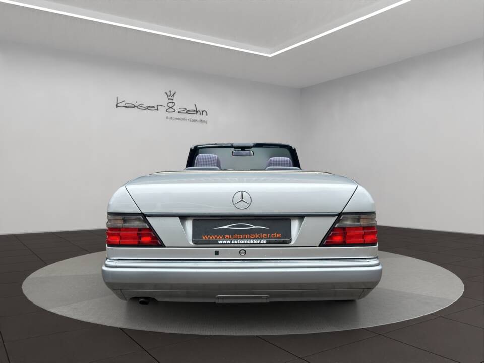 Imagen 5/21 de Mercedes-Benz E 200 (1995)