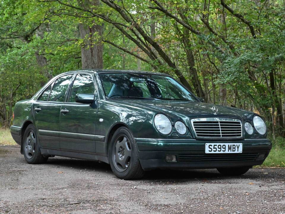 Image 1/50 of Mercedes-Benz E 320 (1998)