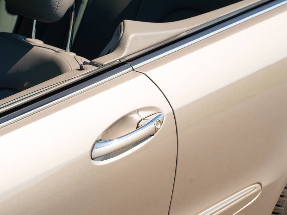 Image 17/49 of Mercedes-Benz CLK 280 (2006)