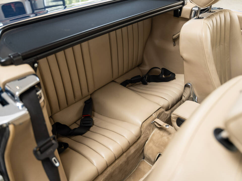 Image 25/40 of Mercedes-Benz 300 SL (1987)