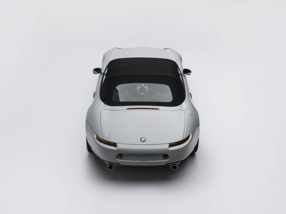 Image 18/80 of BMW Z8 (2000)