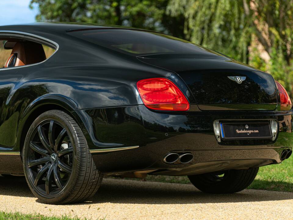 Image 18/50 of Bentley Continental GT (2004)