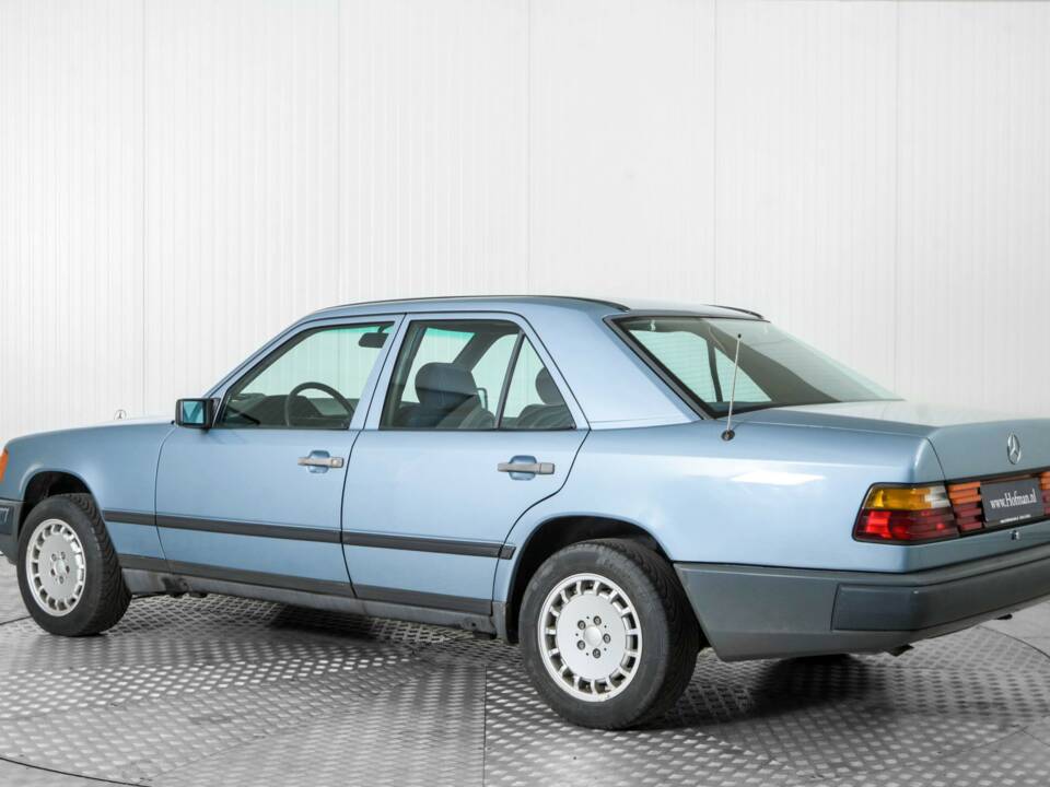Bild 6/50 von Mercedes-Benz 230 E (1985)