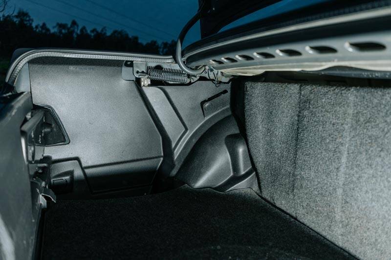 Image 63/69 de Mercedes-Benz 190 E 2.3-16 (1988)