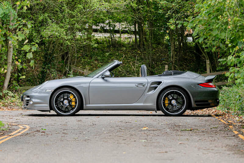 Immagine 9/50 di Porsche 911 Turbo S (2011)