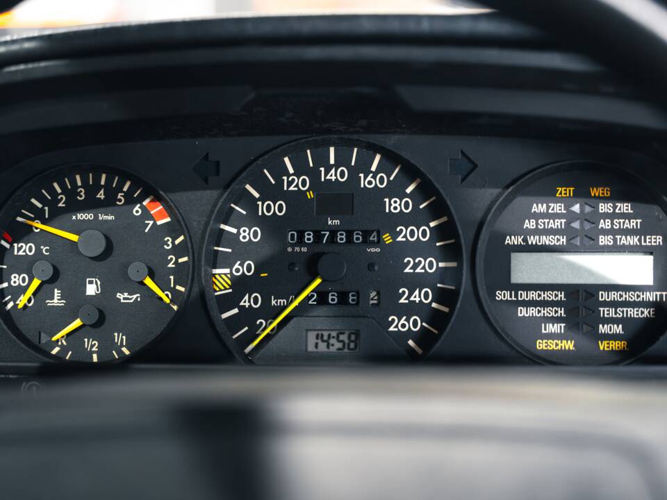 Bild 36/37 von Mercedes-Benz 560 SEC (1990)