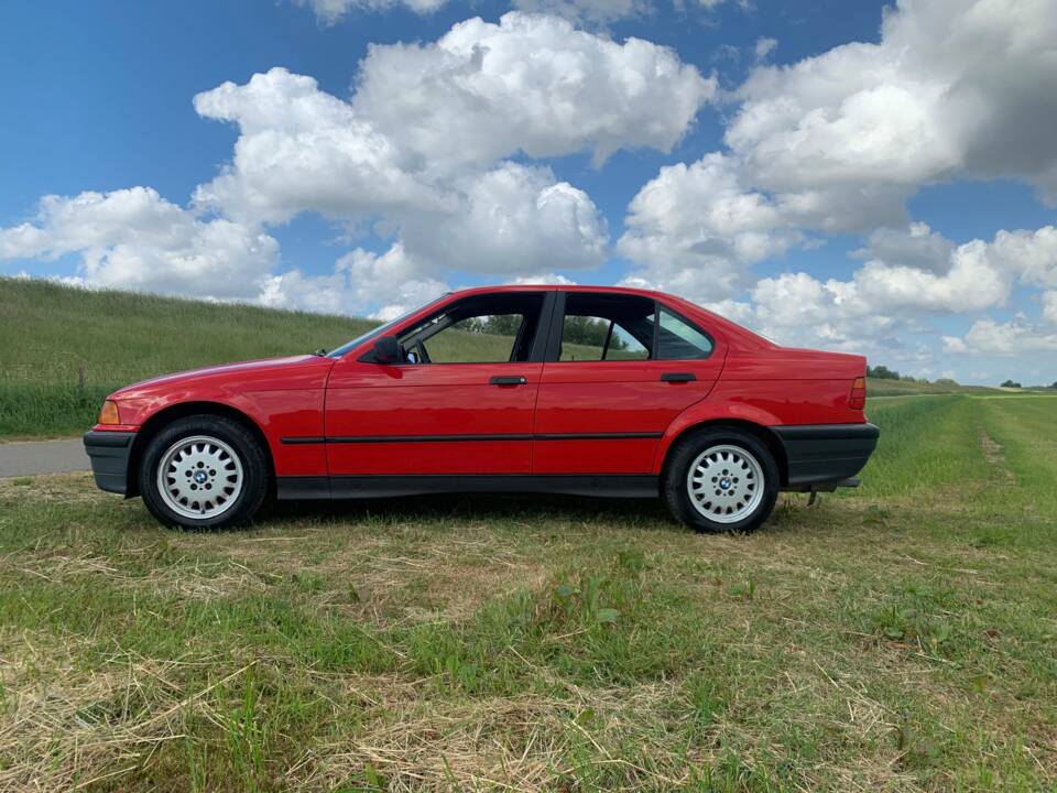Image 2/5 of BMW 316i (1993)