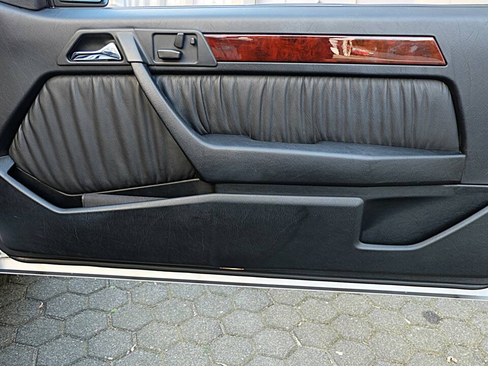 Image 29/74 of Mercedes-Benz E 320 (1997)